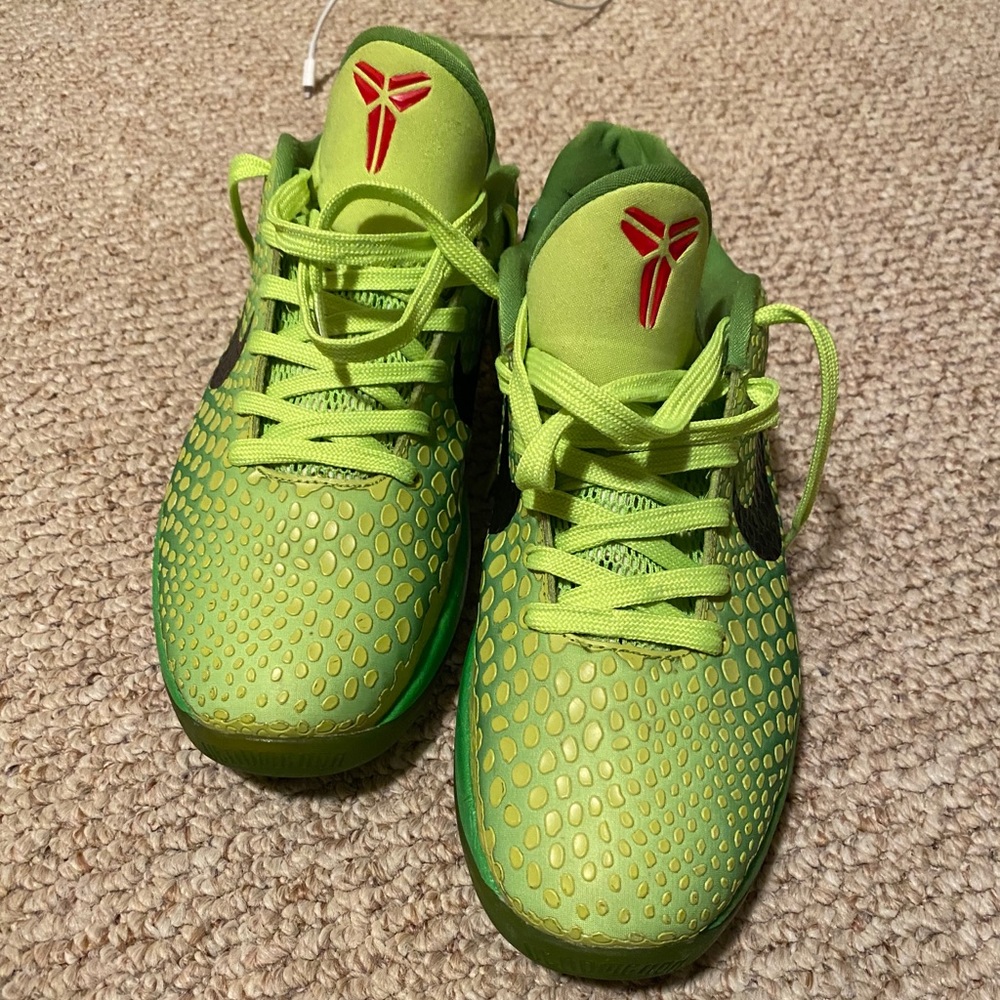 COPY - Nike Kobe 6 Grinch (2010)